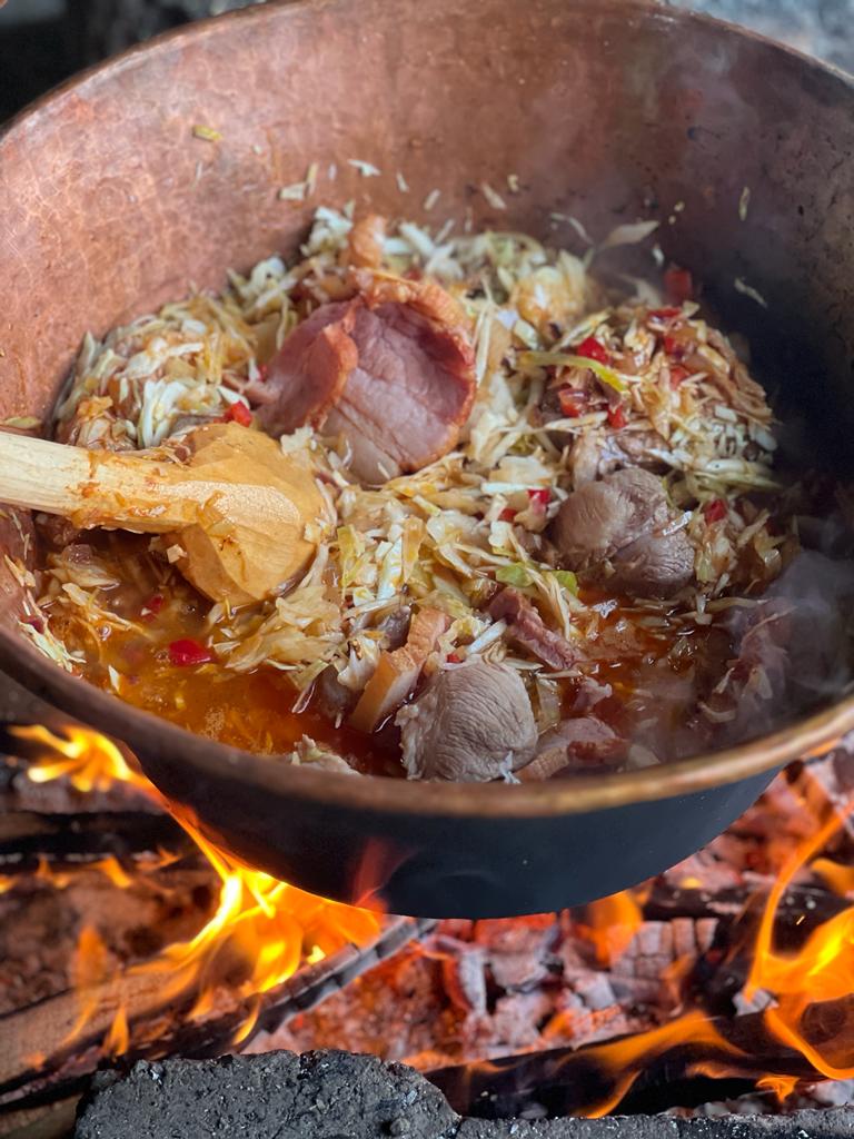 „ISTORIE CU GUST”